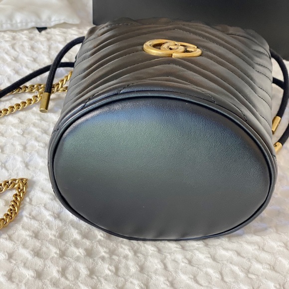 ❌SOLD❌ GUCCI black leather mini bucket bag - Picture 6 of 7